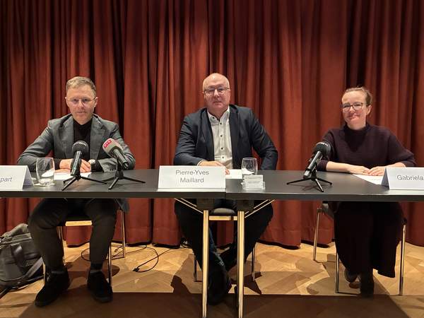 Daniel Lampart, Pierre-Yves Maillard et Gabriela Medici an der SGB-Medienkonferenz